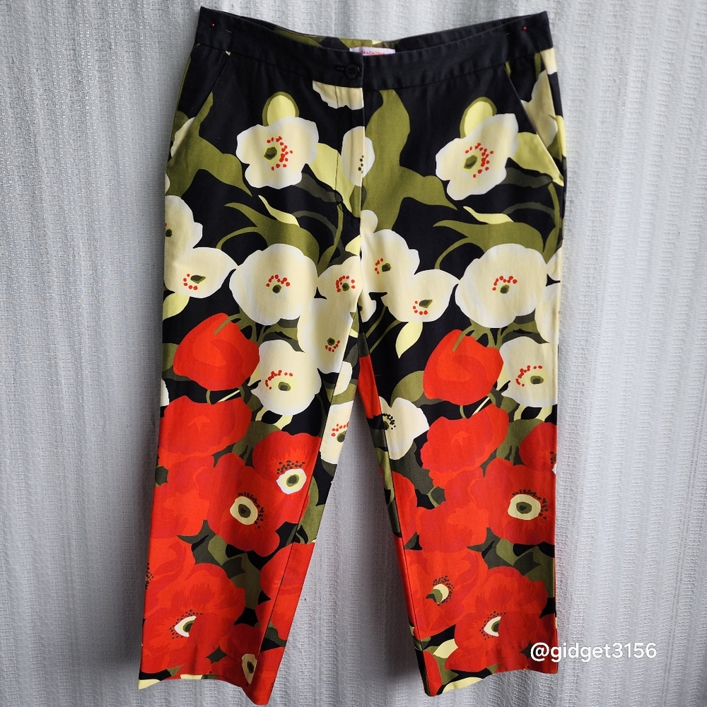 EUC  VINTAGE ISAAC MIZRAHI RED/BLACK FLORAL CAPRIS - SIZE 4